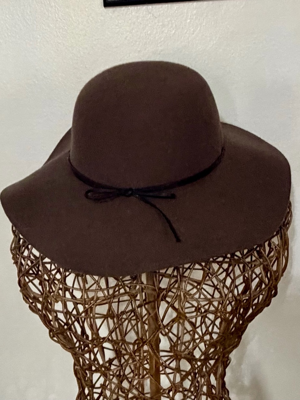 Sears Dark Brown Wide-Brim Felt Hat with Thin Bow Trim